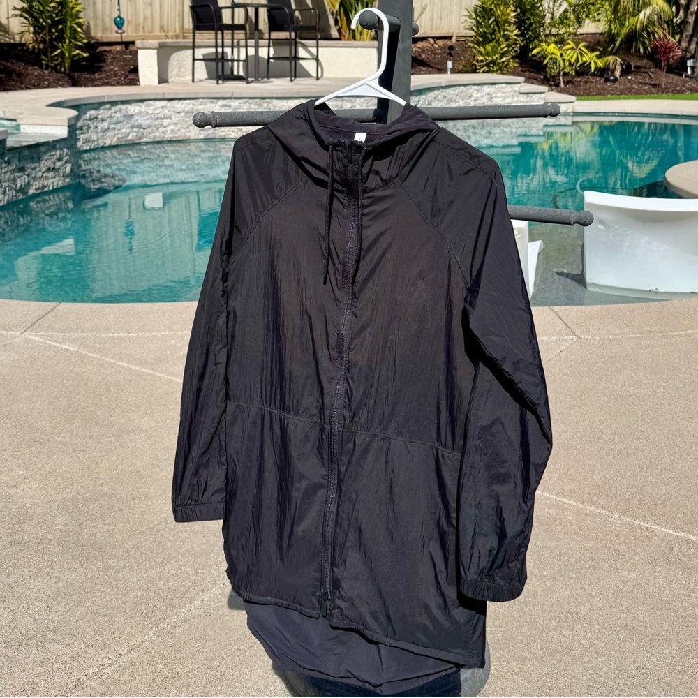 Lightweight LuLuLemon black rain jacket/windbreaker
